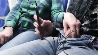 Блондинка просит парня помастурбировать ей пизду с помощью вивайба