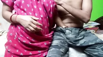 После минета анонимная пара трахается раком на кровати